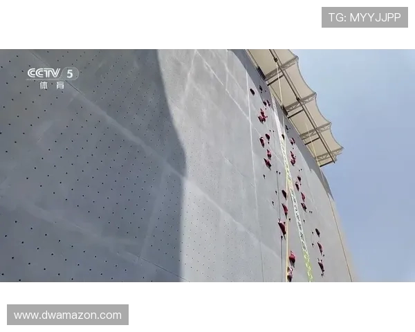 成都攀岩队技术争议引发热议攀岩爱好者的不同声音与观点碰撞